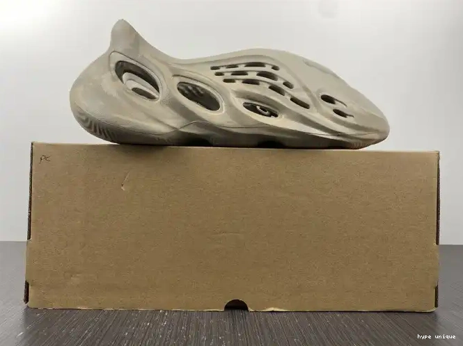hype RNNR GX4472 Yeezy Stone Adidas Foam Sage 0612